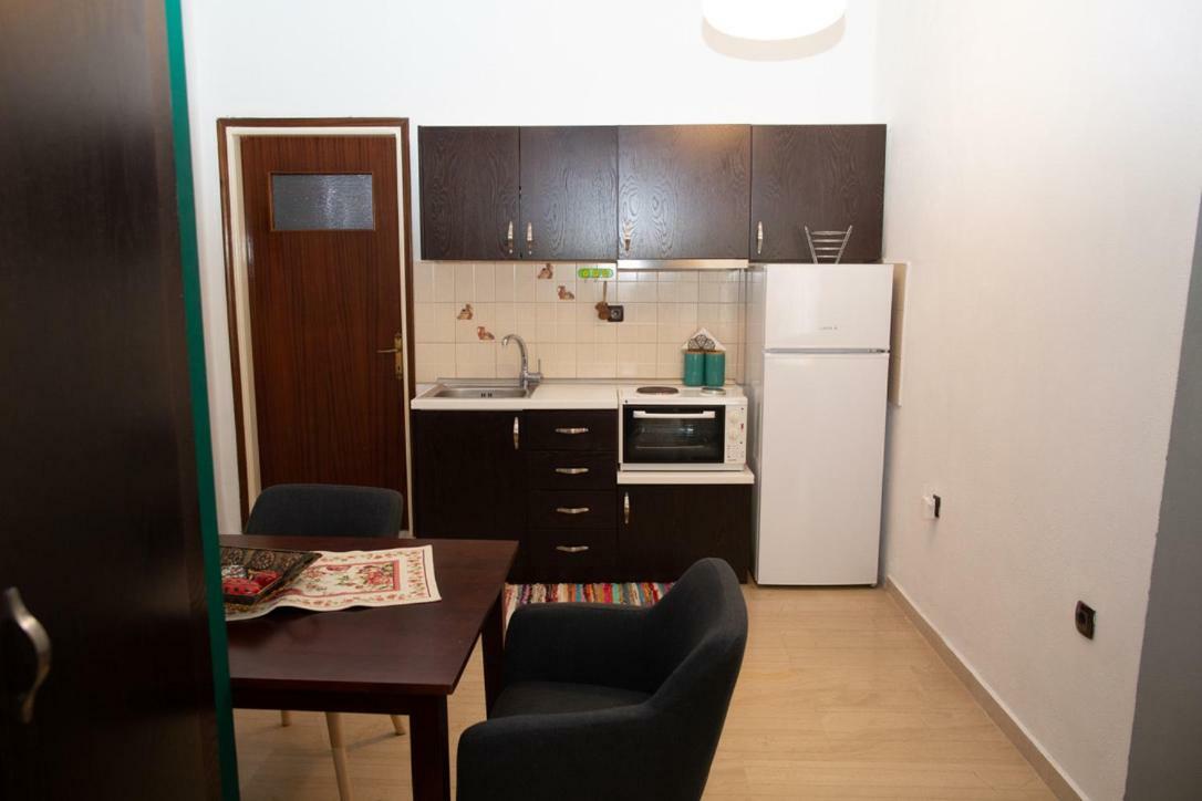 Cosy Downtown Studio - Suite Комотини Экстерьер фото